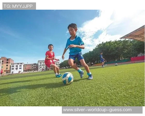 提升足球核心力量的训练方法与技巧解析助你成为场上明星